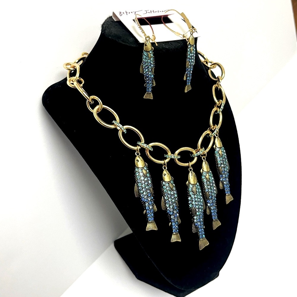 NWT โ๏ธ๐โ๏ธ Betsey Johnson Mermaid Jewels Blue Rhinestone Sardine Fish Necklace - Picture 9 of 16